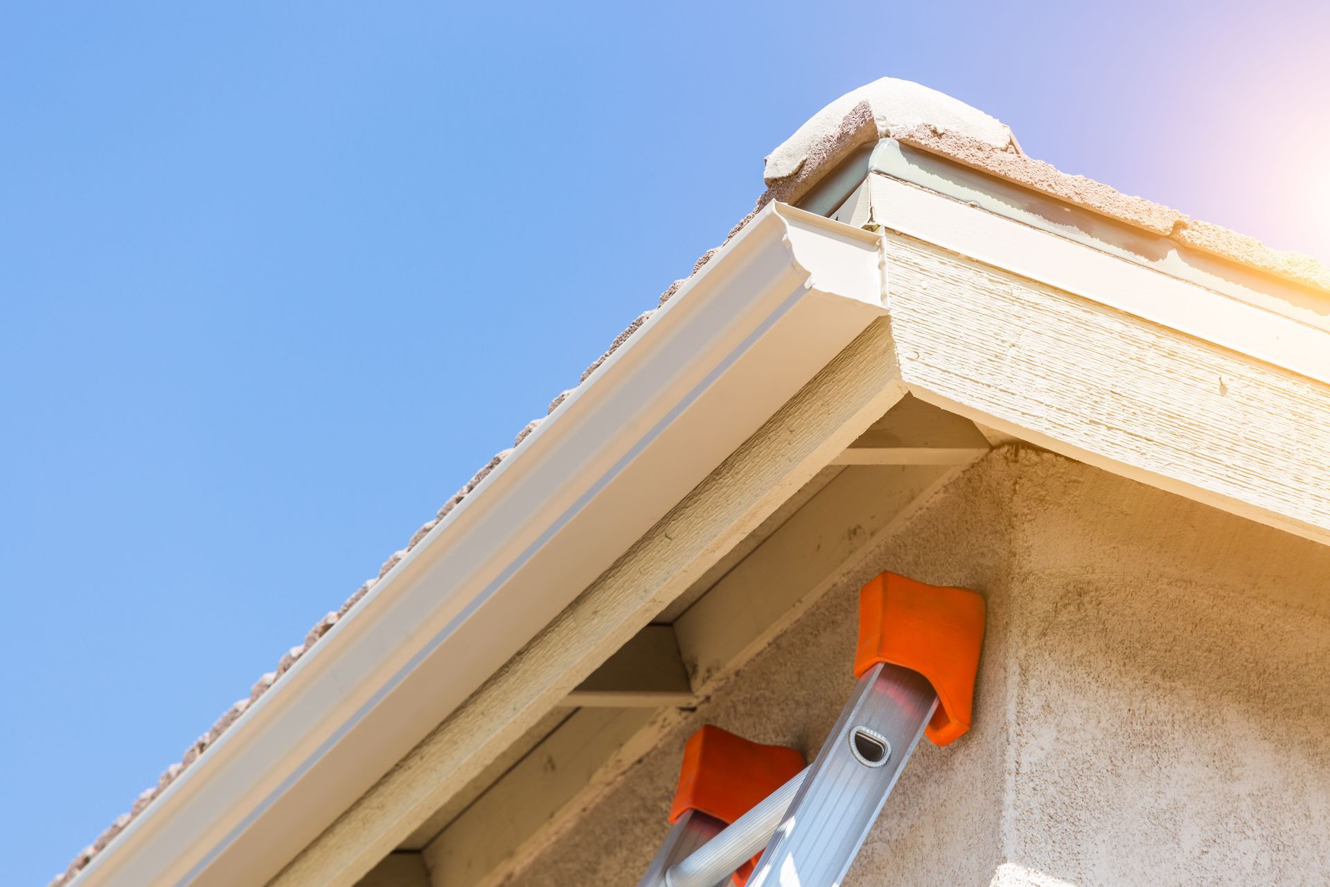 5 Reasons Why You Shouldn't DIY Gutter Installation