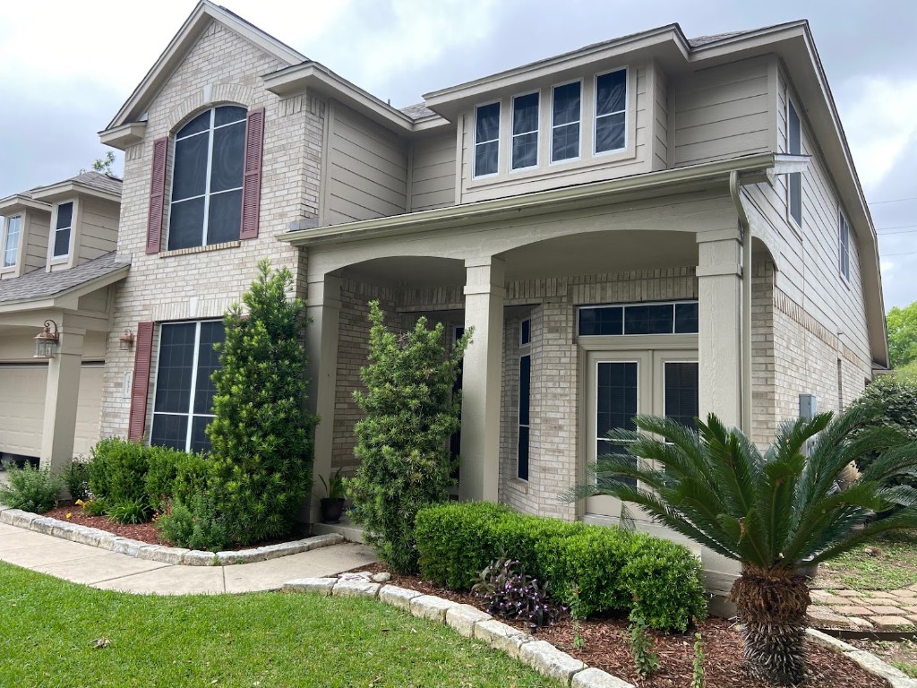Seamless gutters on a brick and siding home in New Braunfels